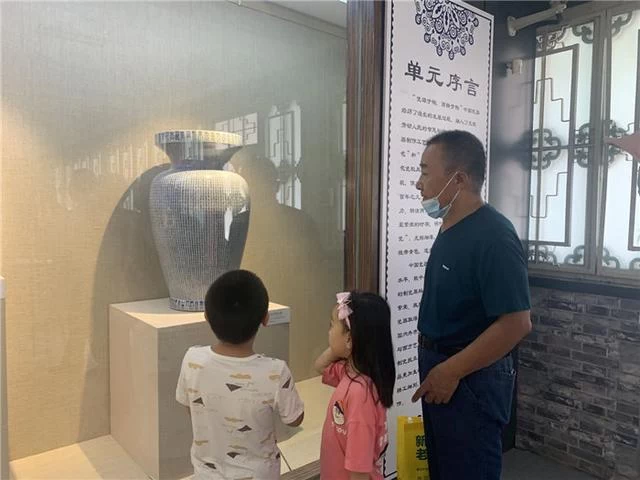 “从青花到炫彩”山西民间收藏精品瓷器展开幕(图7) “从青花到炫彩”山西民间收藏精品瓷器展开幕(图7)