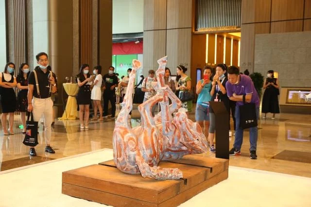 “2020窗景window scenery”新锐艺术家联合公益展在北京嘉里中心举办(图2) “2020窗景window scenery”新锐艺术家联合公益展在北京嘉里中心举办(图2)
