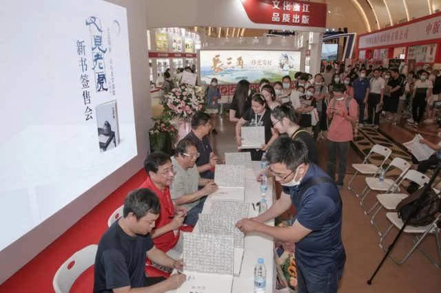 永不过时的黑白艺术，《又见老虎》新书签售会在上海举办