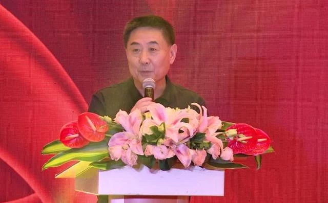 张同禄大师新作景泰蓝《中国牛转乾坤》和《千秋伟业》百年大鼎在京首发(图3) 张同禄大师新作景泰蓝《中国牛转乾坤》和《千秋伟业》百年大鼎在京首发(图3)