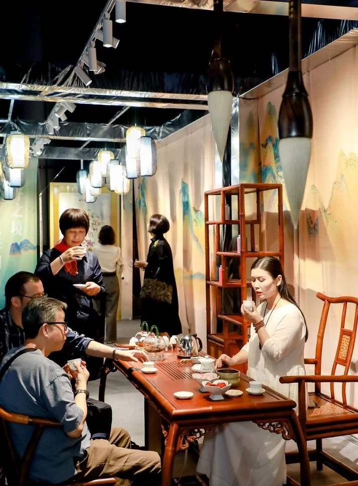 见人见物见生活的非遗时尚——"无界之境 光影湖州"中秋非遗美学展开幕(图4) 见人见物见生活的非遗时尚——"无界之境 光影湖州"中秋非遗美学展开幕(图4)