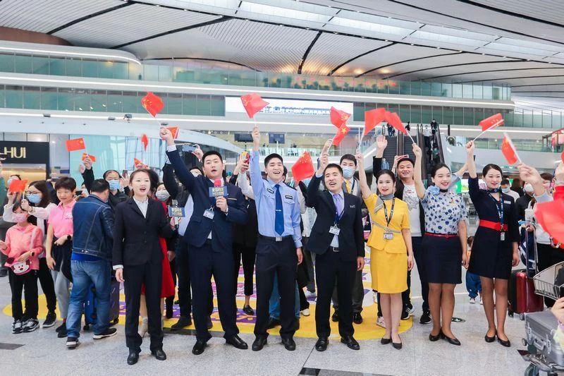 “家国同庆”快闪活动展示大兴机场“”温度”(图1) “家国同庆”快闪活动展示大兴机场“”温度”(图1)