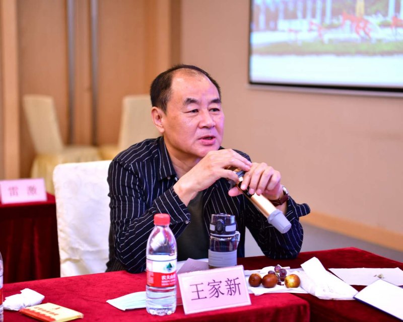 国内文学名家聚首黄江,点赞东莞“成如容易却艰辛”(图6) 国内文学名家聚首黄江,点赞东莞“成如容易却艰辛”(图6)