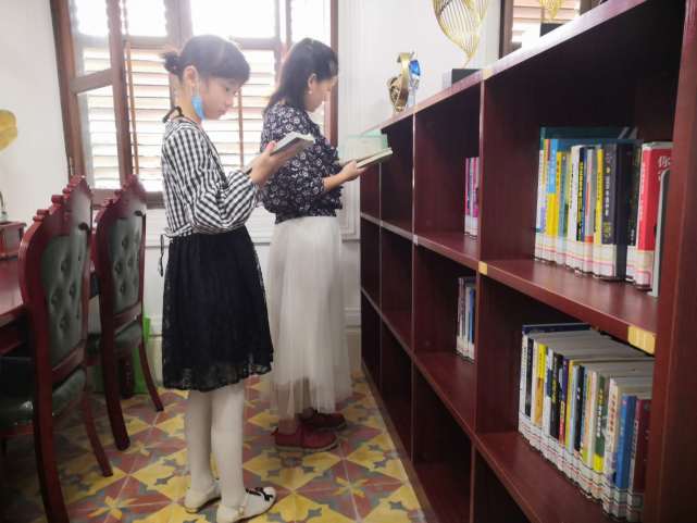 陈列馆里的智慧书房：广西北海市为游客读者提供多样化特色阅读服务(图2)