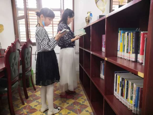 陈列馆里的智慧书房:广西北海市为游客读者提供多样化特色阅读服务(图2) 陈列馆里的智慧书房:广西北海市为游客读者提供多样化特色阅读服务(图2)