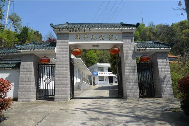 幸福花儿朵朵开——英山县创建国家公共文化服务体系示范区“三好”模式探访(图1) 幸福花儿朵朵开——英山县创建国家公共文化服务体系示范区“三好”模式探访(图1)