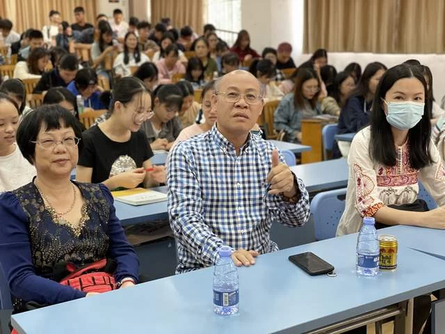 好新闻是如何产生的?资深媒体人宾阳在南宁师范大学开讲(图4) 好新闻是如何产生的?资深媒体人宾阳在南宁师范大学开讲(图4)