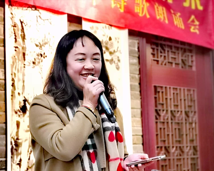 用方言呈现诗歌之美,岜莱诗会2021新年诗歌朗诵会在南宁举行(图6) 用方言呈现诗歌之美,岜莱诗会2021新年诗歌朗诵会在南宁举行(图6)