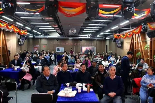 燃烧的翅膀——老刀客诗歌朗诵会暨诗集《醒来》首发式成功举办(图2) 燃烧的翅膀——老刀客诗歌朗诵会暨诗集《醒来》首发式成功举办(图2)