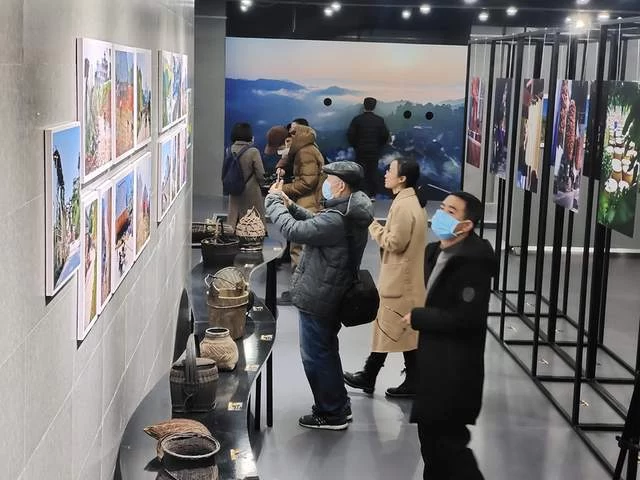 贵州省文化馆用近200张照片讲述脱贫攻坚的故事(图4)