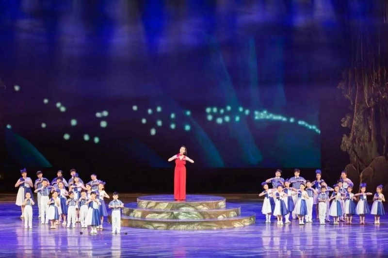 《为不凡闪耀》“献礼中国动漫100周年”特别节目在青岛完成拍摄(图2) 《为不凡闪耀》“献礼中国动漫100周年”特别节目在青岛完成拍摄(图2)