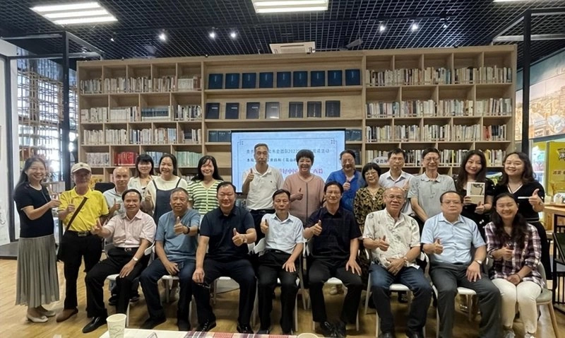用历史文化讲好中国故事的广西篇章——壮族作家黄鹏散文集《花山画语》阅读分享会在邕举行(图3)