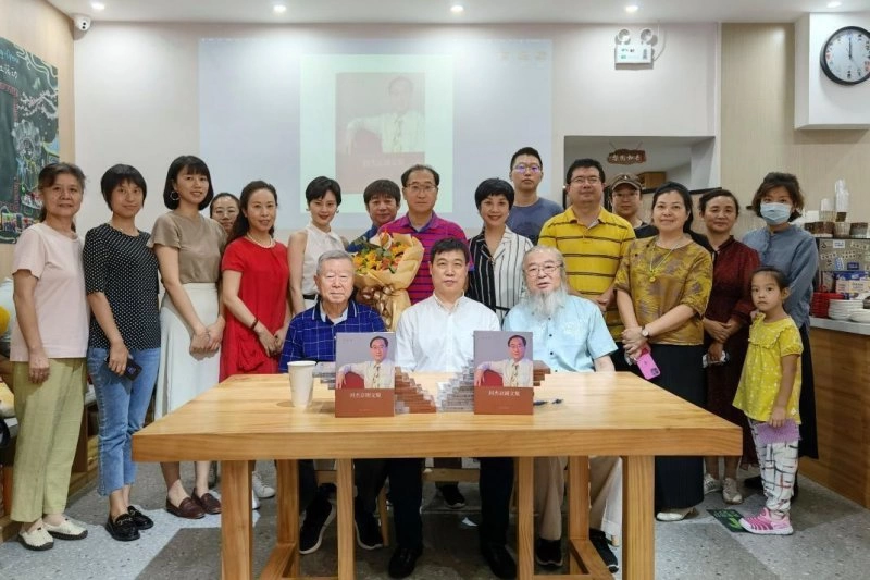 《封杰京剧文集》新书发布会在京成功举行(图1) 《封杰京剧文集》新书发布会在京成功举行(图1)