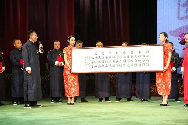 中华医术传千古 悬壶济世惠万家——中医世家第四代传人王维权收徒仪式在并举行(图3) 中华医术传千古 悬壶济世惠万家(图3)