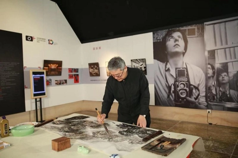 光影十年 精彩呈现——北京国际摄影周文献展拉开帷幕(图6) 光影十年 精彩呈现——北京国际摄影周文献展拉开帷幕(图6)
