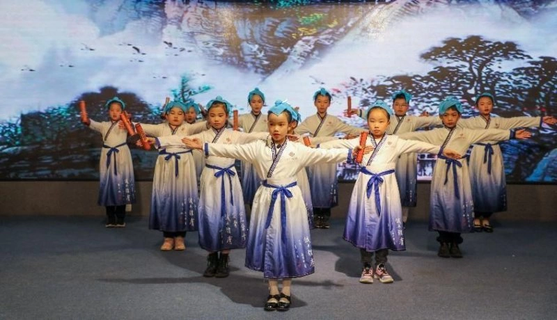 2022年第八届青秀诗会在南宁举行,李宗文获评第八届“青秀诗人”(图2) 2022年第八届青秀诗会在南宁举行,李宗文获评第八届“青秀诗人”(图2)