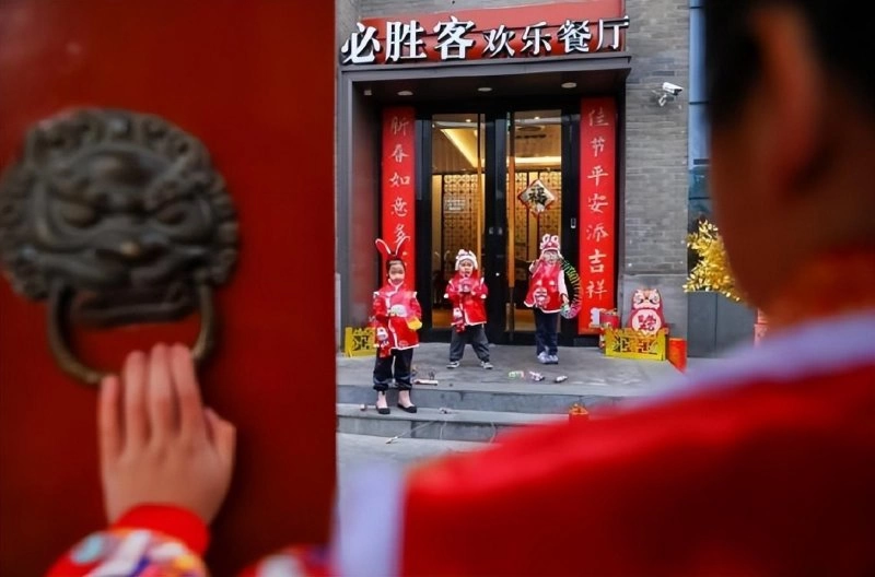 北京必胜客开启新春盛宴 中式风演绎怀旧中国年(图6) 北京必胜客开启新春盛宴 中式风演绎怀旧中国年(图6)