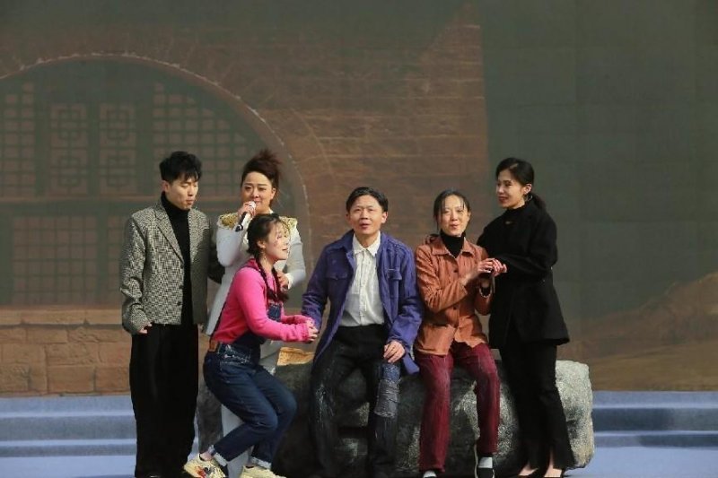 “启航新征程 幸福中国年”2023西安“村晚”示范展演让群众乐开怀(图2)