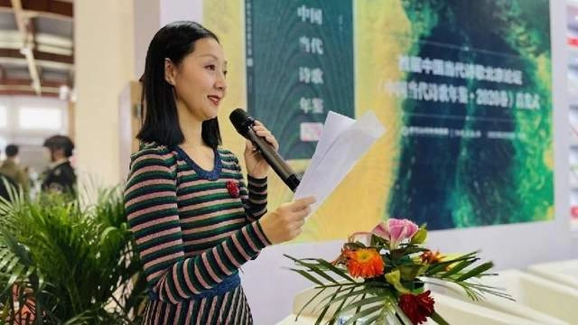 首届中国当代诗歌北京论坛暨《中国当代诗歌年鉴》首发式举办(图6) 首届中国当代诗歌北京论坛暨《中国当代诗歌年鉴》首发式举办(图6)