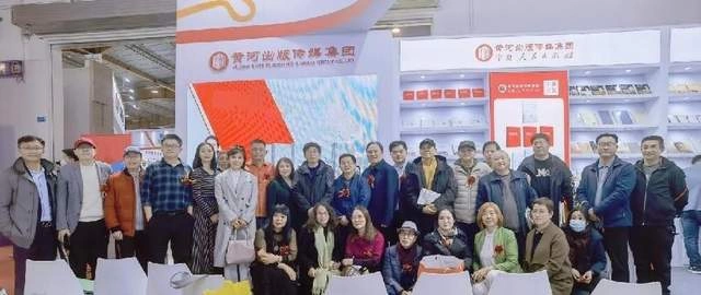 首届中国当代诗歌北京论坛暨《中国当代诗歌年鉴》首发式举办(图7) 首届中国当代诗歌北京论坛暨《中国当代诗歌年鉴》首发式举办(图7)