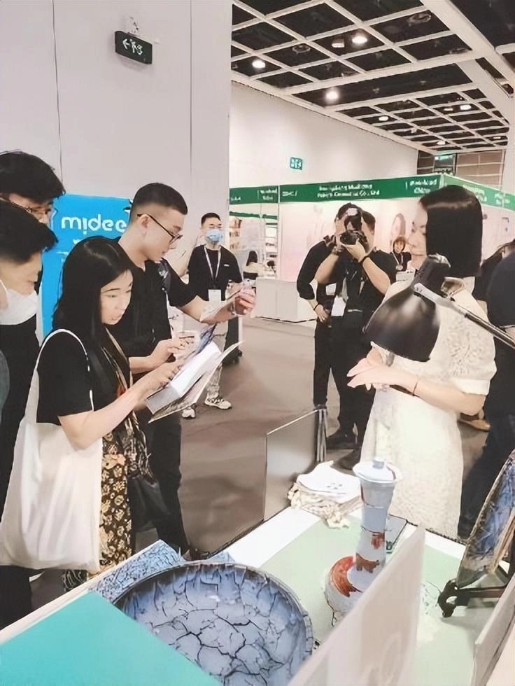河南陶然工作室钧瓷作品惊艳香港国际授权展(图3) 河南陶然工作室钧瓷作品惊艳香港国际授权展(图3)