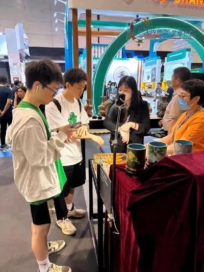 北京市珐琅厂亮相香港国际礼品展
