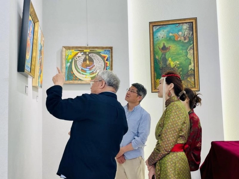 “一束光”清华大学美术学院博士生苏德格日勒绘画作品展举办(图6) “一束光”清华大学美术学院博士生苏德格日勒绘画作品展举办(图6)