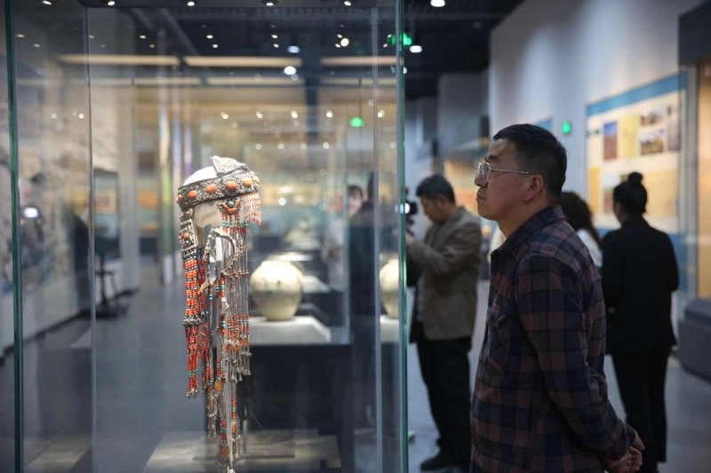 “黄河从草原上流过——内蒙古黄河流域古代文明展”在阿拉善博物馆开展(图1) “黄河从草原上流过——内蒙古黄河流域古代文明展”在阿拉善博物馆开展(图1)