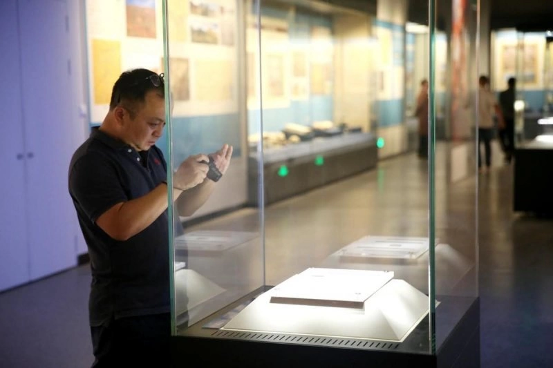 “黄河从草原上流过——内蒙古黄河流域古代文明展”在阿拉善博物馆开展(图3) “黄河从草原上流过——内蒙古黄河流域古代文明展”在阿拉善博物馆开展(图3)