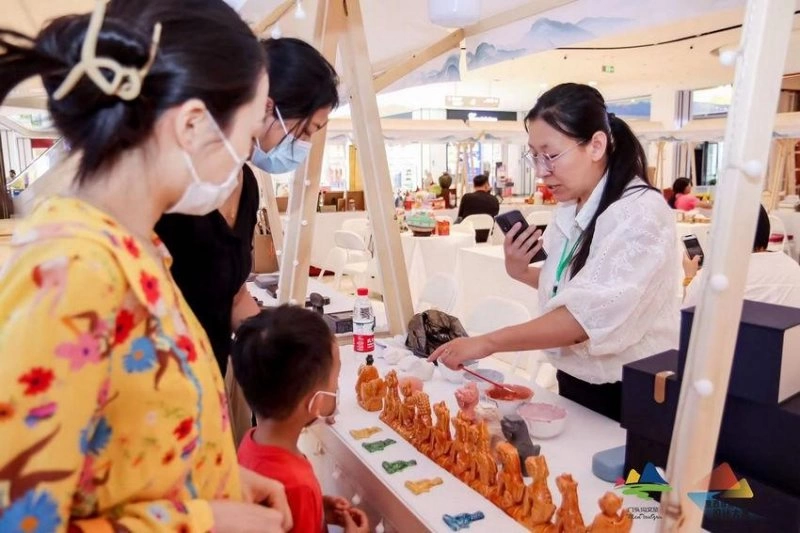 相约非遗日,京西逛市集——“经典有集”非遗市集在门头沟区盛装开集(图6) 相约非遗日,京西逛市集——“经典有集”非遗市集在门头沟区盛装开集(图6)