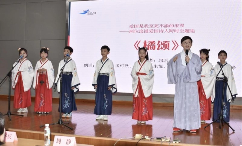 全球最大“裴多菲之书”《雅诺什勇士》亮相嘉兴(图8) 全球最大“裴多菲之书”《雅诺什勇士》亮相嘉兴(图8)