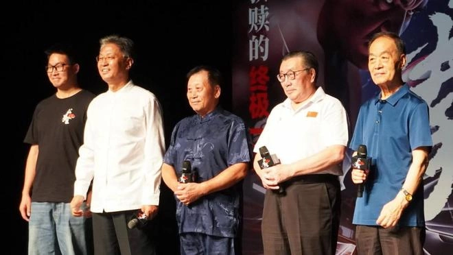 武林泰斗齐聚《八极拳王》首映礼(图4) 武林泰斗齐聚《八极拳王》首映礼(图4)
