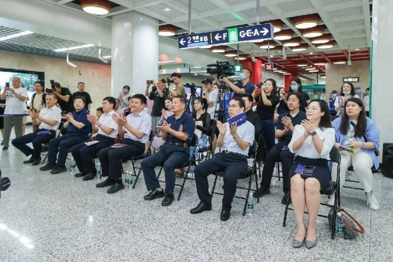 “壮美中轴地铁行”——北京中轴线基金会公益海报正式发布(图2) “壮美中轴地铁行”——北京中轴线基金会公益海报正式发布(图2)