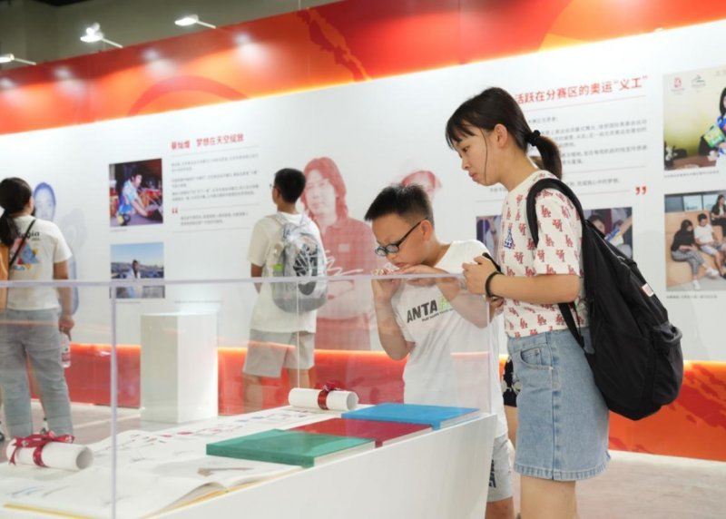 纪念北京奥运会成功举办15周年，“追梦十五年”主题展览在鸟巢开幕(图5)
