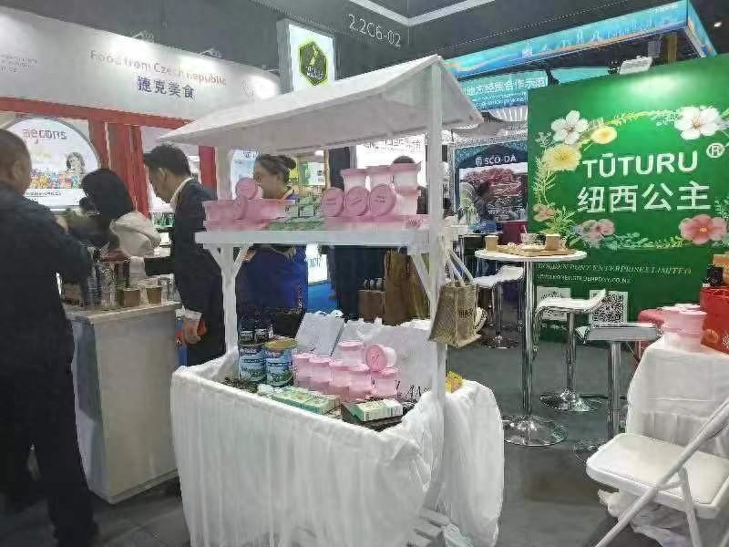 浙江数字内容研究院孵化项目柳兰酸奶成为进博集市销冠之王(图1)