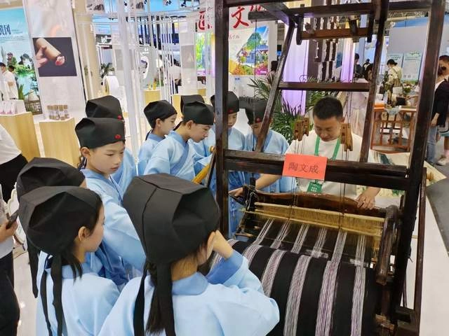 湖北黄冈:红安大布织出的幸福生活(图1) 湖北黄冈:红安大布织出的幸福生活(图1)