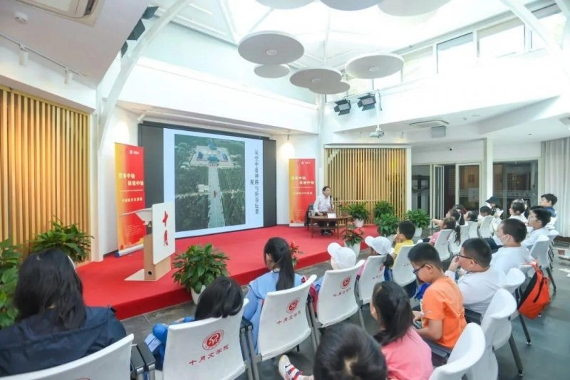 海内外青少年用文学作品讲述北京中轴线故事(图2) 海内外青少年用文学作品讲述北京中轴线故事(图2)