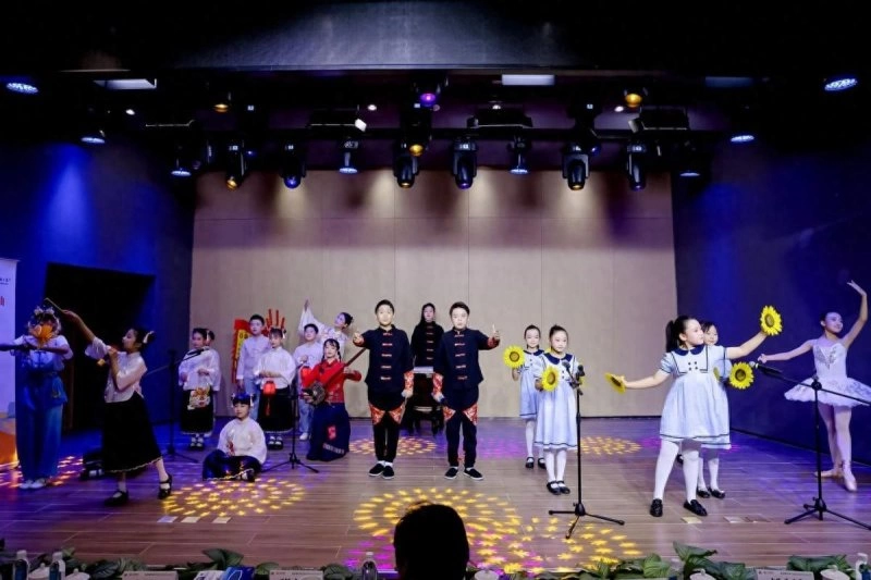 中外友人因乐而聚,携手唱响中轴故事(图1) 中外友人因乐而聚,携手唱响中轴故事(图1)