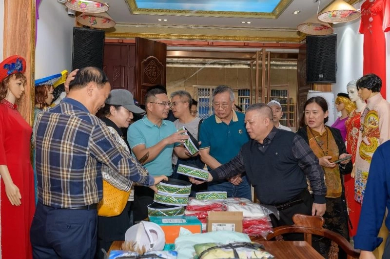 2023“壮美广西·多彩边关”中国文艺名家边疆行采风(图2) 2023“壮美广西·多彩边关”中国文艺名家边疆行采风(图2)