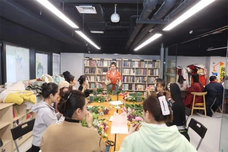 打造新生活方式暨繁荣古旧书市场主题沙龙系列活动启动(图13) 打造新生活方式暨繁荣古旧书市场主题沙龙系列活动启动(图13)