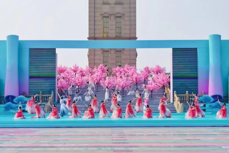 “鹤舞樱飞 向新而行”——第十届中国(鹤壁)樱花季华美启幕(图5) “鹤舞樱飞 向新而行”——第十届中国(鹤壁)樱花季华美启幕(图5)