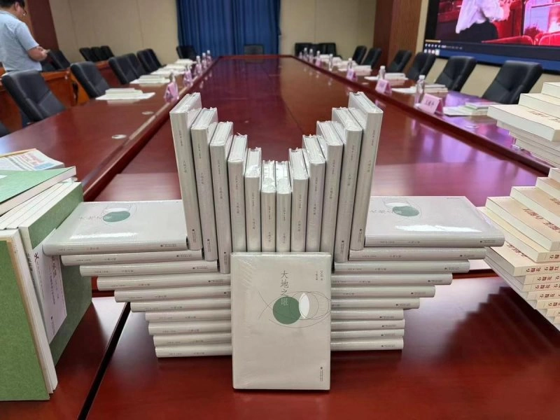 一眼清泉照见万千世界——读又见散文集《大地之眼》(图3) 一眼清泉照见万千世界——读又见散文集《大地之眼》(图3)
