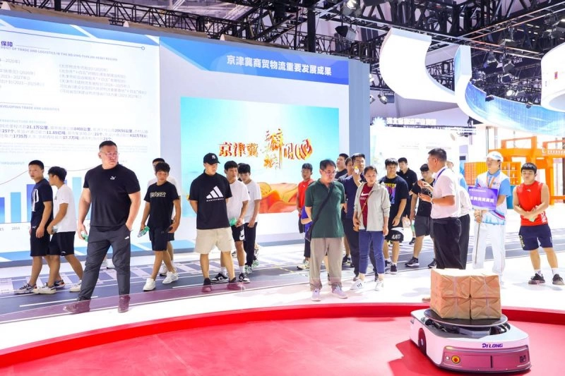 “建设全国现代商贸物流重要基地场景汇”专题展举办(图6) “建设全国现代商贸物流重要基地场景汇”专题展举办(图6)