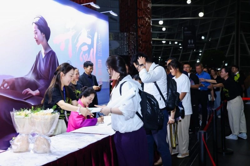“寻剑音声海”东方古韵夏至唱诵音乐会引燃上海火出圈(图2) “寻剑音声海”东方古韵夏至唱诵音乐会引燃上海火出圈(图2)