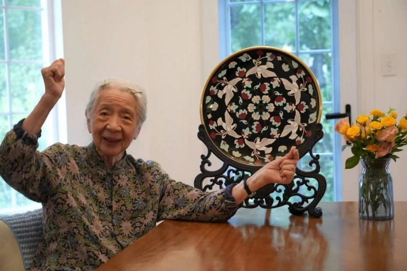 “新中国第一份国礼”成功复原,景泰蓝《和平鸽大圆盘》亮相中国工艺美术馆(图4) “新中国第一份国礼”成功复原,景泰蓝《和平鸽大圆盘》亮相中国工艺美术馆(图4)