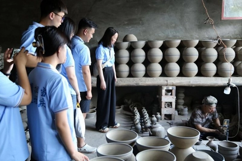 “美育”传承 活化“非遗”——廊坊师范学院美术学院开展暑期“三下乡”社会实践活动(图4) “美育”传承 活化“非遗”——廊坊师范学院美术学院开展暑期“三下乡”社会实践活动(图4)