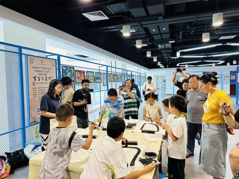 海淀区温泉镇“典籍里的三山五园”“书写大运河”书画作品展开幕(图6) 海淀区温泉镇“典籍里的三山五园”“书写大运河”书画作品展开幕(图6)