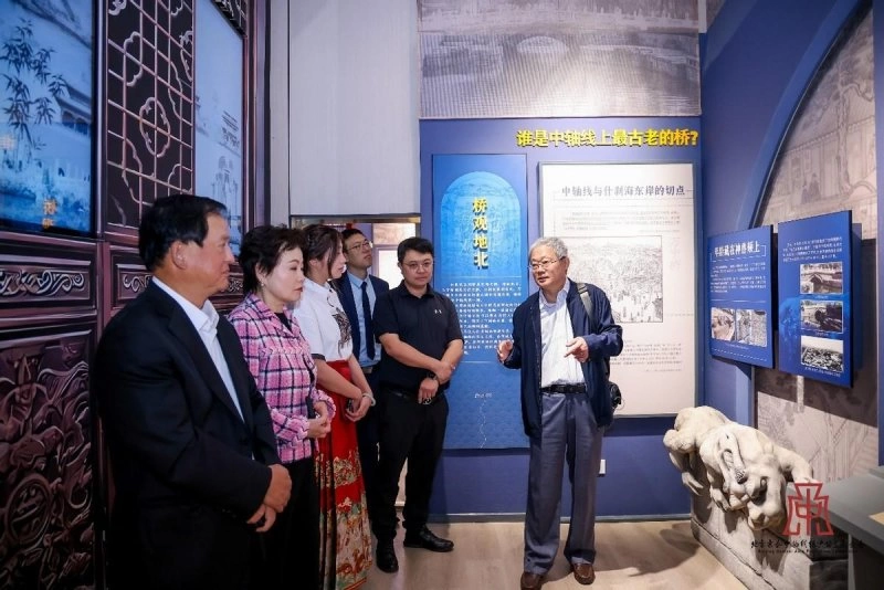 北京中轴线桥梁展开幕:中国紫檀博物馆天安门城楼模型正式亮相(图6) 北京中轴线桥梁展开幕:中国紫檀博物馆天安门城楼模型正式亮相(图6)