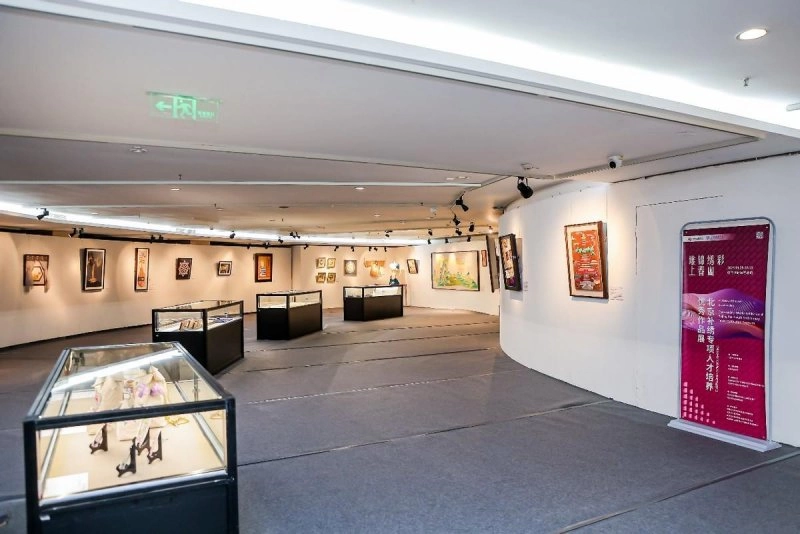 北京补绣专项人才培养优秀作品展在中华世纪坛开幕(图8) 北京补绣专项人才培养优秀作品展在中华世纪坛开幕(图8)