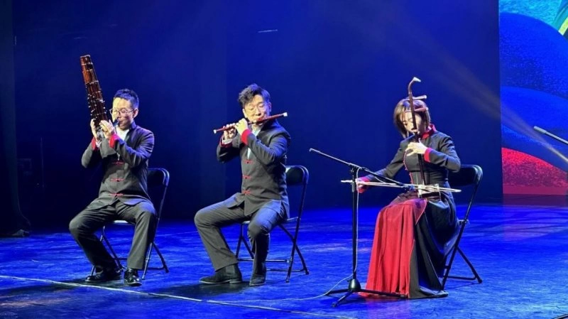 2024“孝满京城·德润人心” 民乐赏析音乐会在中华世纪坛剧场举办(图4) 2024“孝满京城·德润人心” 民乐赏析音乐会在中华世纪坛剧场举办(图4)